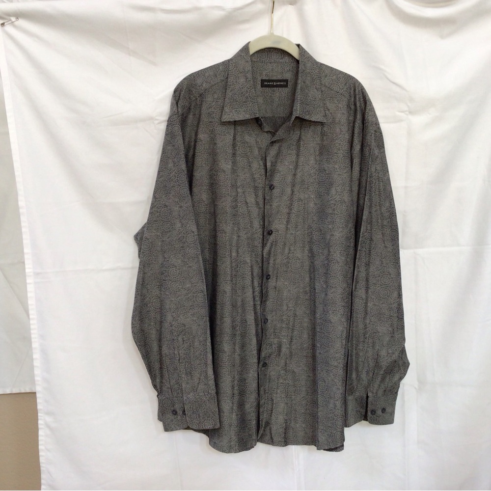 Very elegant JHANE BARNES designer shirt.